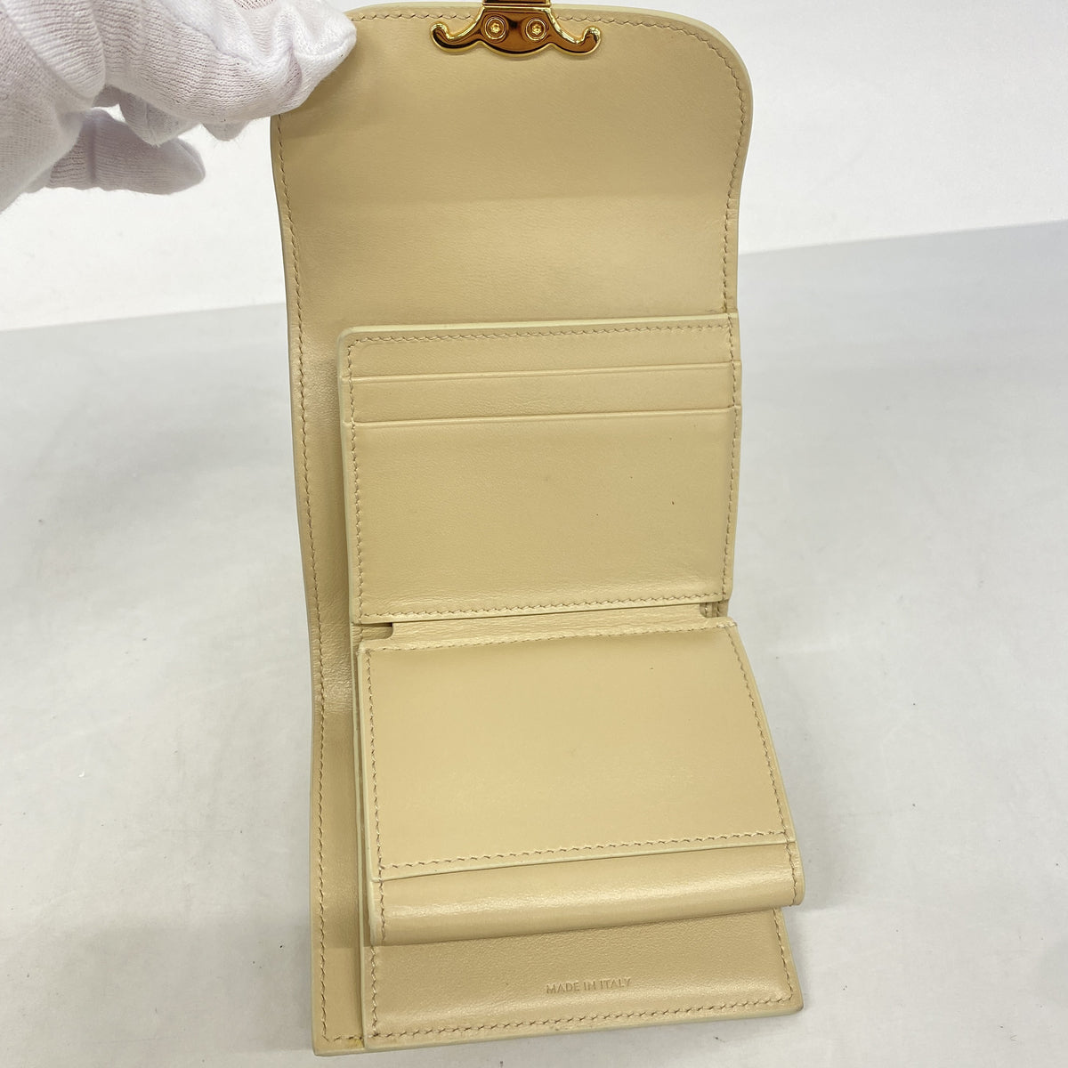 【6hf6322】セリーヌ 三つ折り財布 トリオンフ レザー ベージュ ゴールド金具【中古】レディース