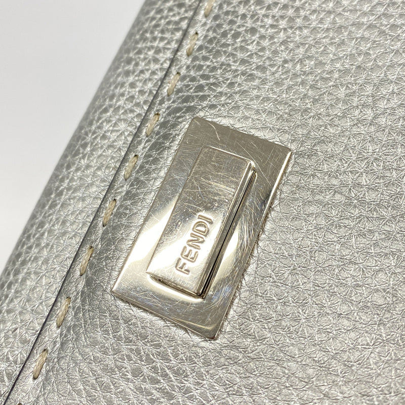 【6hf6323】フェンディ 長財布 セレリア レザー シルバー シルバー金具【中古】レディース