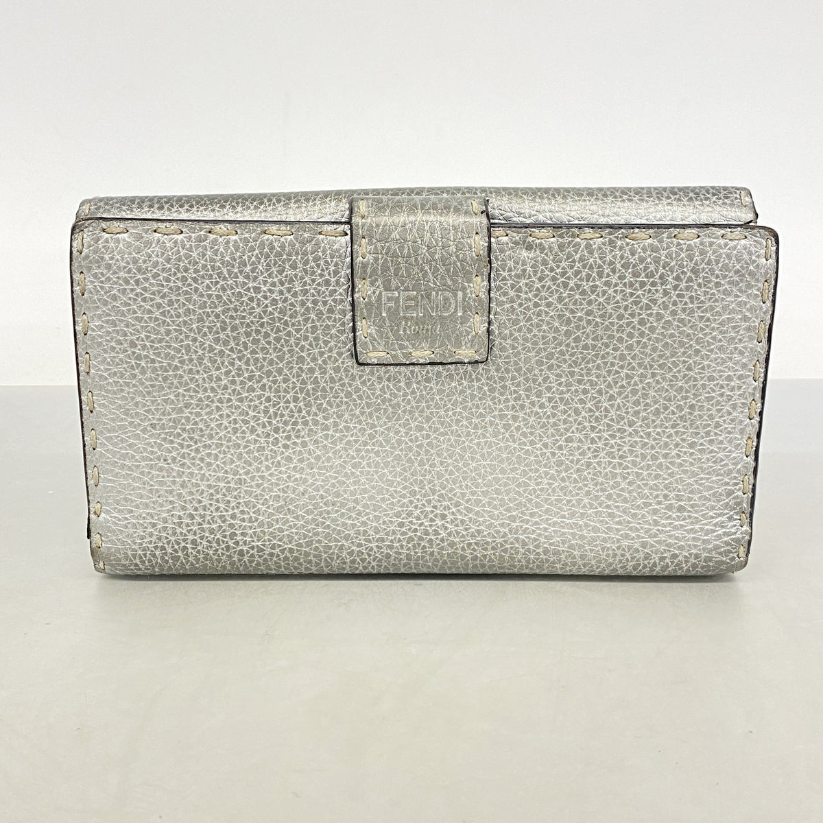 【6hf6323】フェンディ 長財布 セレリア レザー シルバー シルバー金具【中古】レディース