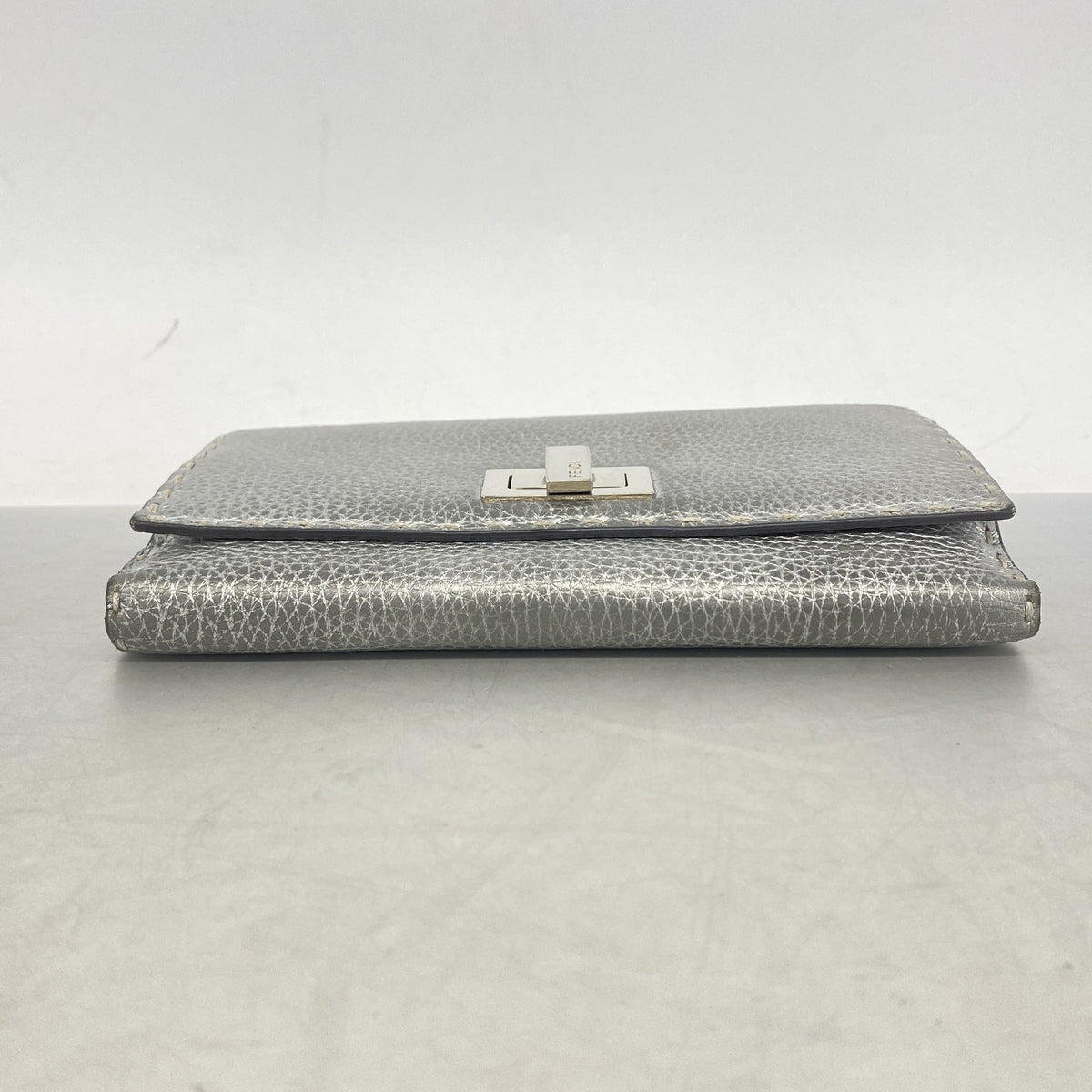 【6hf6323】フェンディ 長財布 セレリア レザー シルバー シルバー金具【中古】レディース