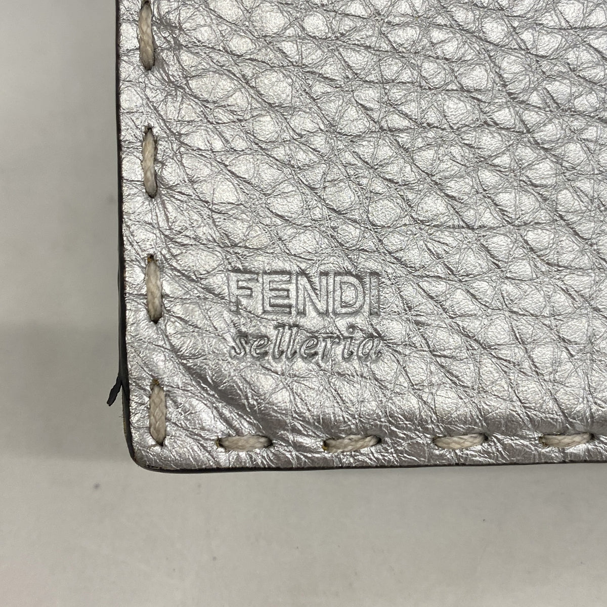 【6hf6323】フェンディ 長財布 セレリア レザー シルバー シルバー金具【中古】レディース