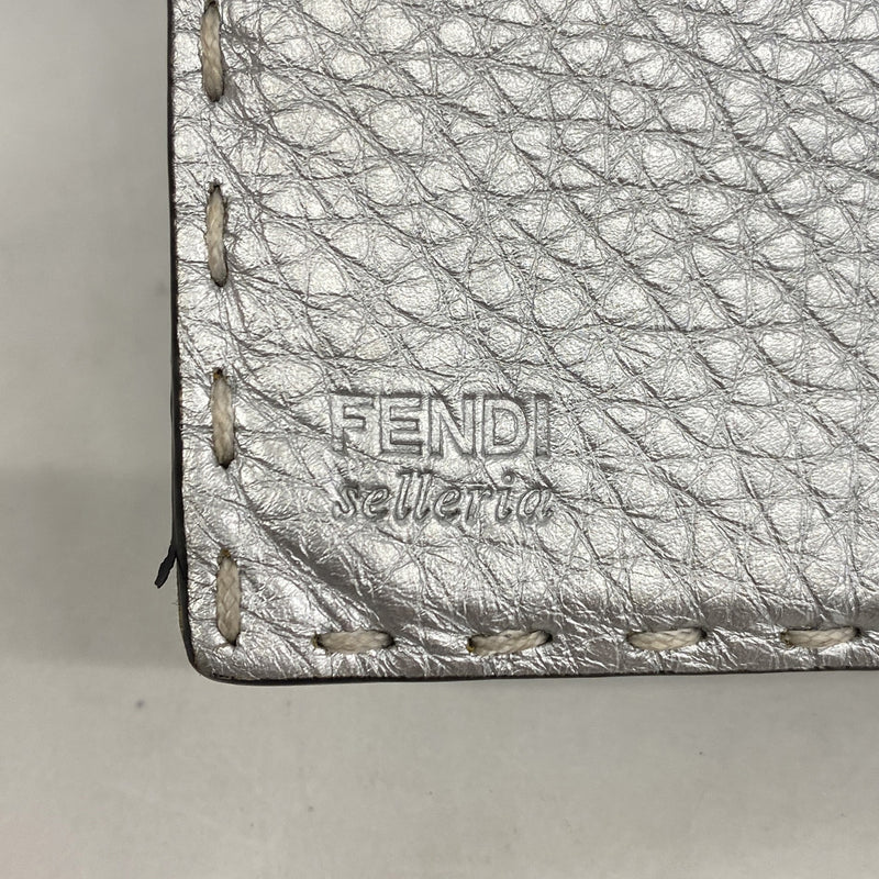 【6hf6323】フェンディ 長財布 セレリア レザー シルバー シルバー金具【中古】レディース