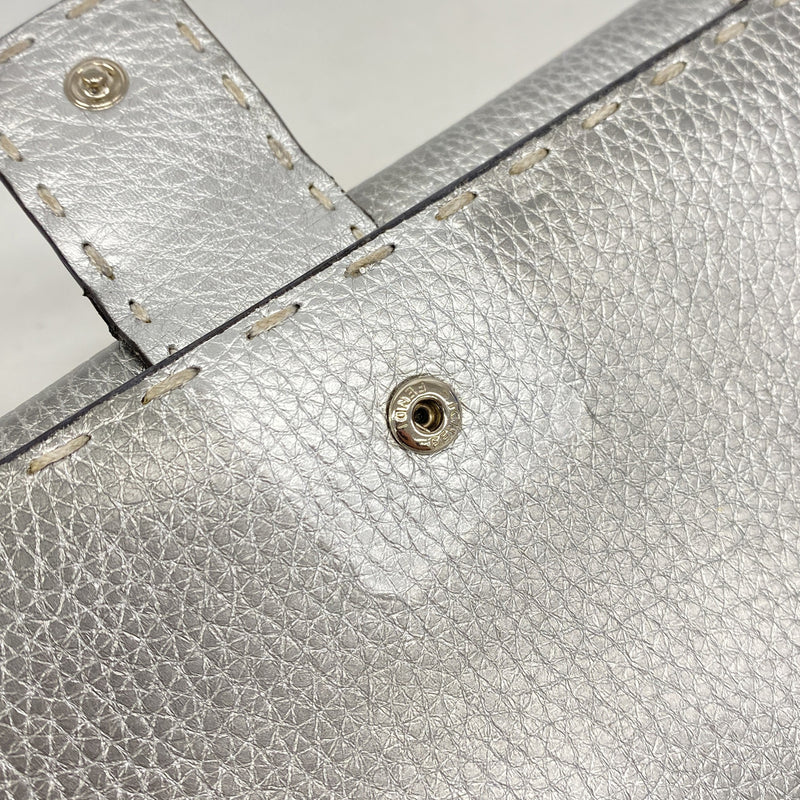 【6hf6323】フェンディ 長財布 セレリア レザー シルバー シルバー金具【中古】レディース