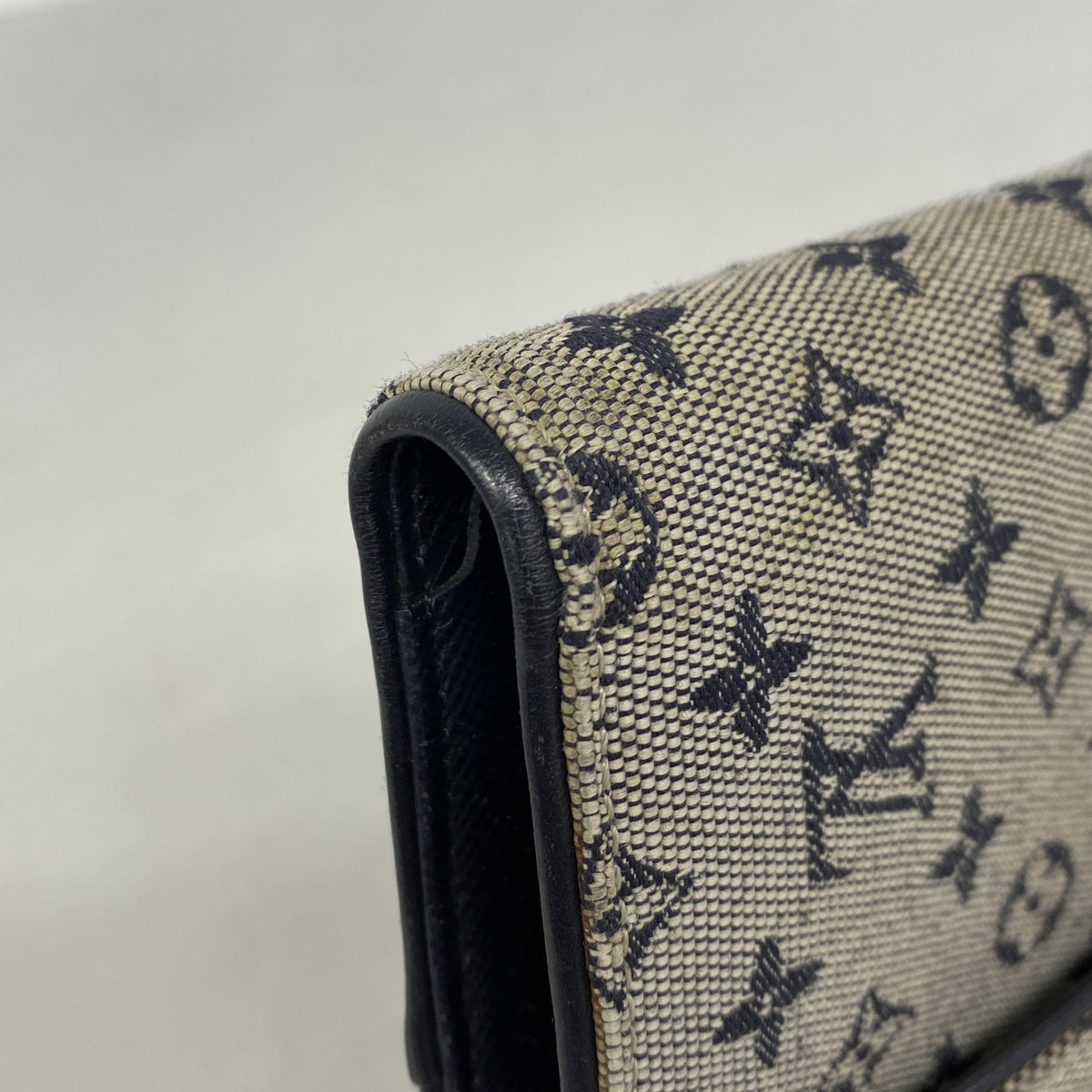 【6hf6433】ルイヴィトン 三つ折り財布 モノグラム・ミニ ポルトビエカルトクレディネ M92239 ブルー【中古】レディース