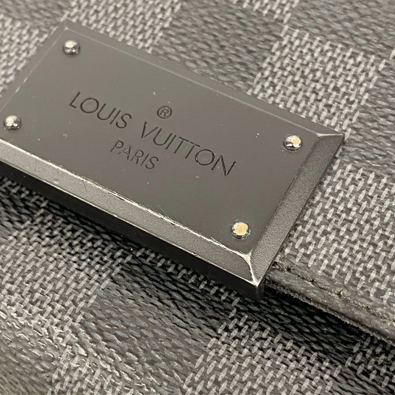 【6hf6449】ルイヴィトン ショルダーバッグ ダミエ・グラフィット ディストリクトPM N41260 ブラック【中古】メンズ