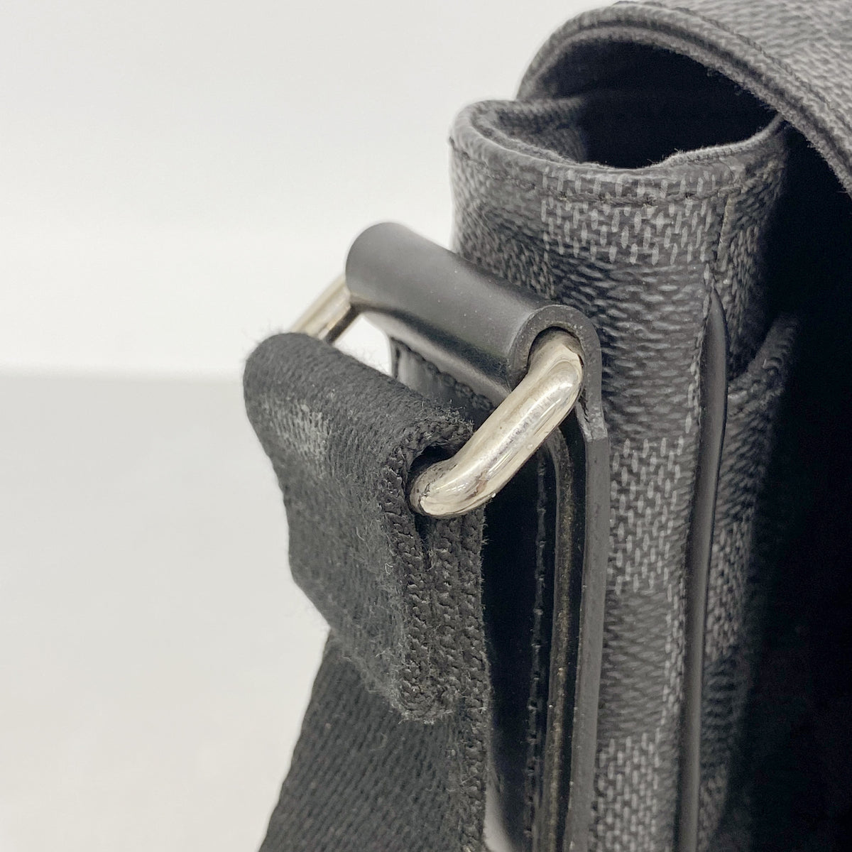【6hf6449】ルイヴィトン ショルダーバッグ ダミエ・グラフィット ディストリクトPM N41260 ブラック【中古】メンズ