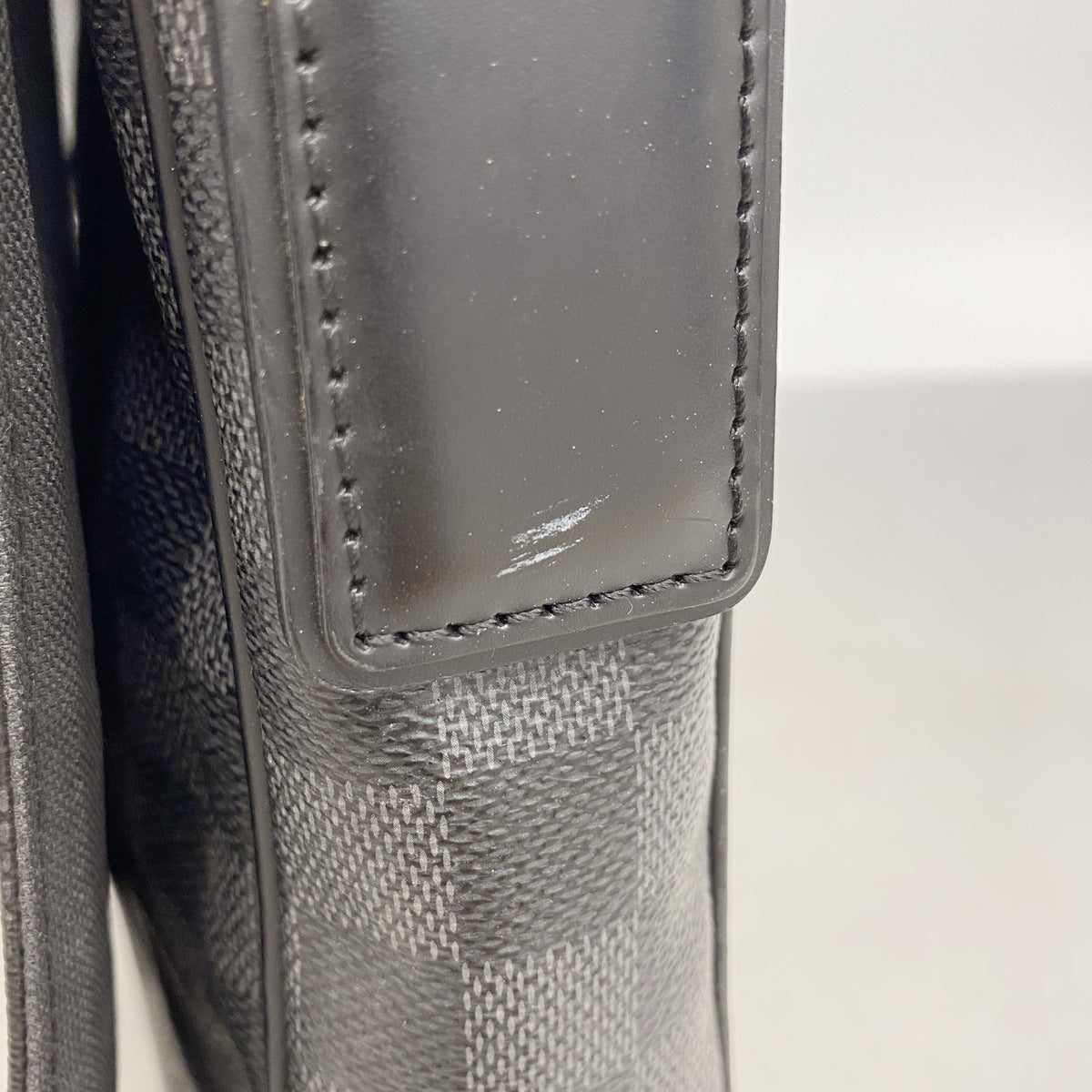 【6hf6449】ルイヴィトン ショルダーバッグ ダミエ・グラフィット ディストリクトPM N41260 ブラック【中古】メンズ