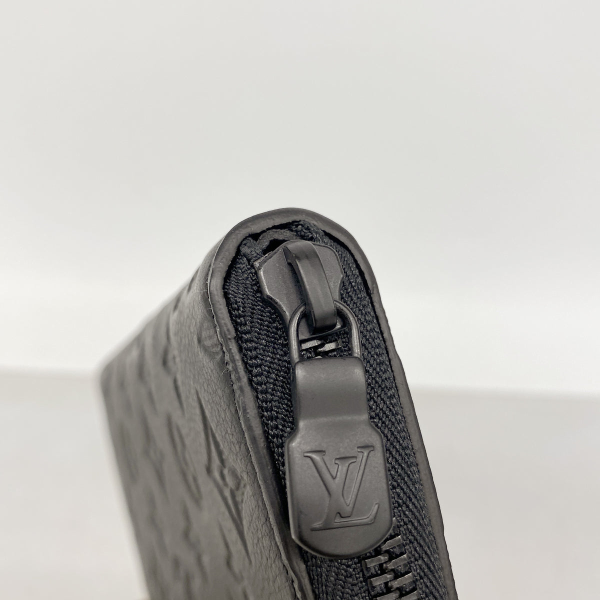 【6hf6451】ルイヴィトン 長財布 モノグラム・シャドウ ジッピーウォレットホリゾンタル M80333 ブラック【中古】メンズ
