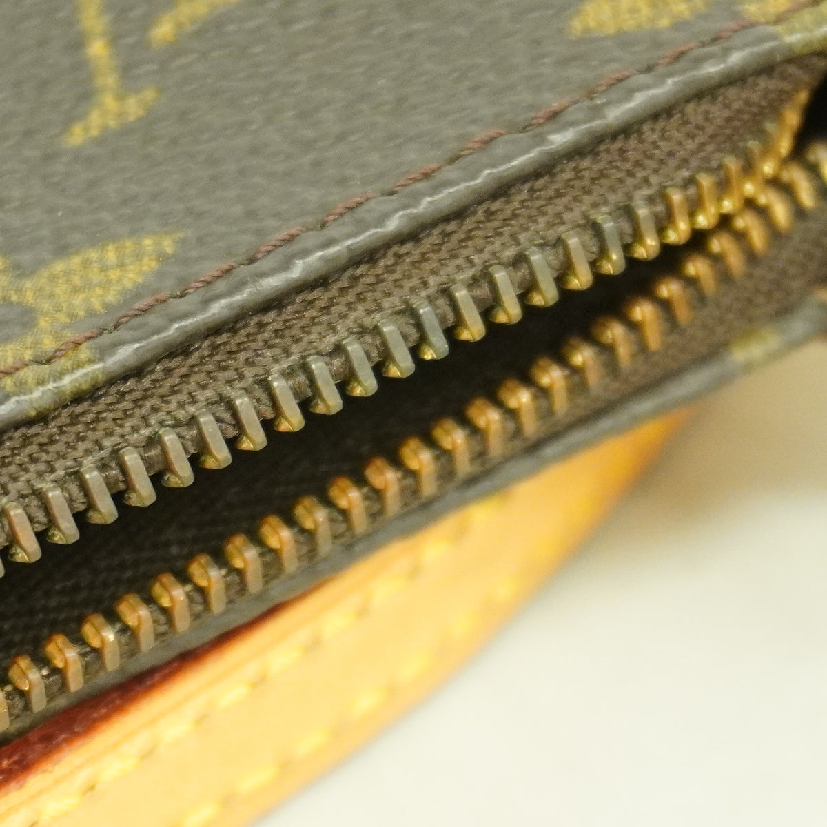 【6hf6467】ルイヴィトン ショルダーバッグ モノグラム ポシェットアクセソワール M51980 ブラウン【中古】レディース