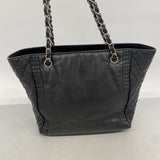 【6ia0064】シャネル チェーントート ラムスキン ブラック シルバー金具【中古】レディース