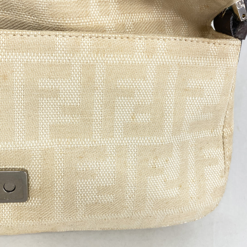 【6ia0121】フェンディ ハンドバッグ ズッカ マンマバケット キャンバス ベージュ シルバー金具【中古】レディース