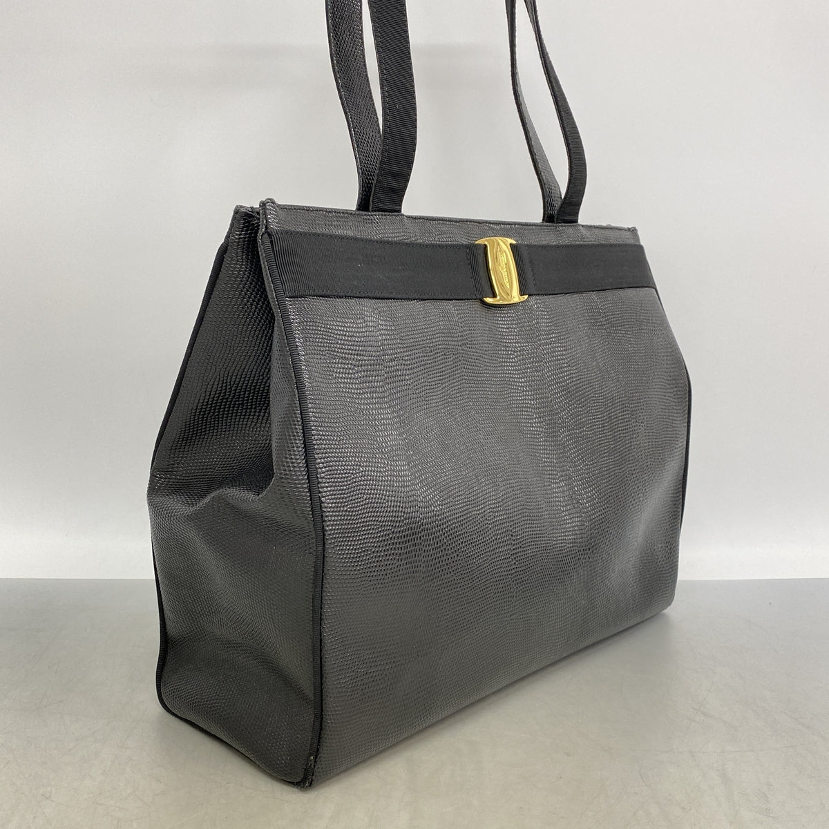 【6ia0159】サルヴァトーレフェラガモ トートバッグ ヴァラ レザー ブラック ゴールド金具【中古】レディース