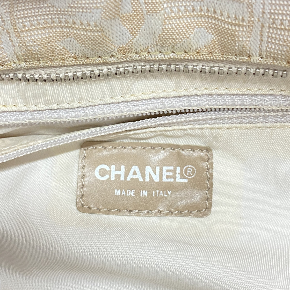 【6ia0160】シャネル トートバッグ ニュートラベル ナイロン ベージュ シルバー金具【中古】レディース