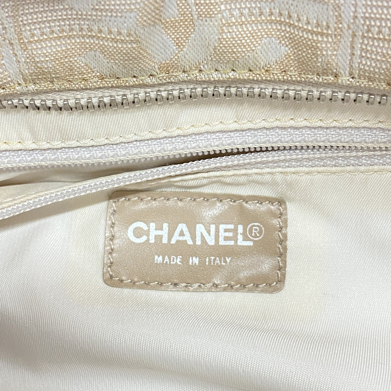 【6ia0160】シャネル トートバッグ ニュートラベル ナイロン ベージュ シルバー金具【中古】レディース