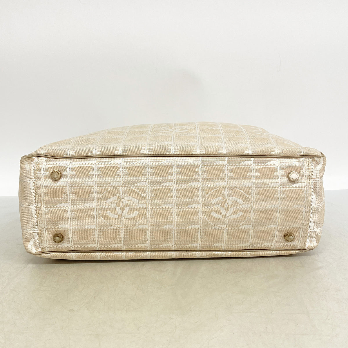 【6ia0160】シャネル トートバッグ ニュートラベル ナイロン ベージュ シルバー金具【中古】レディース