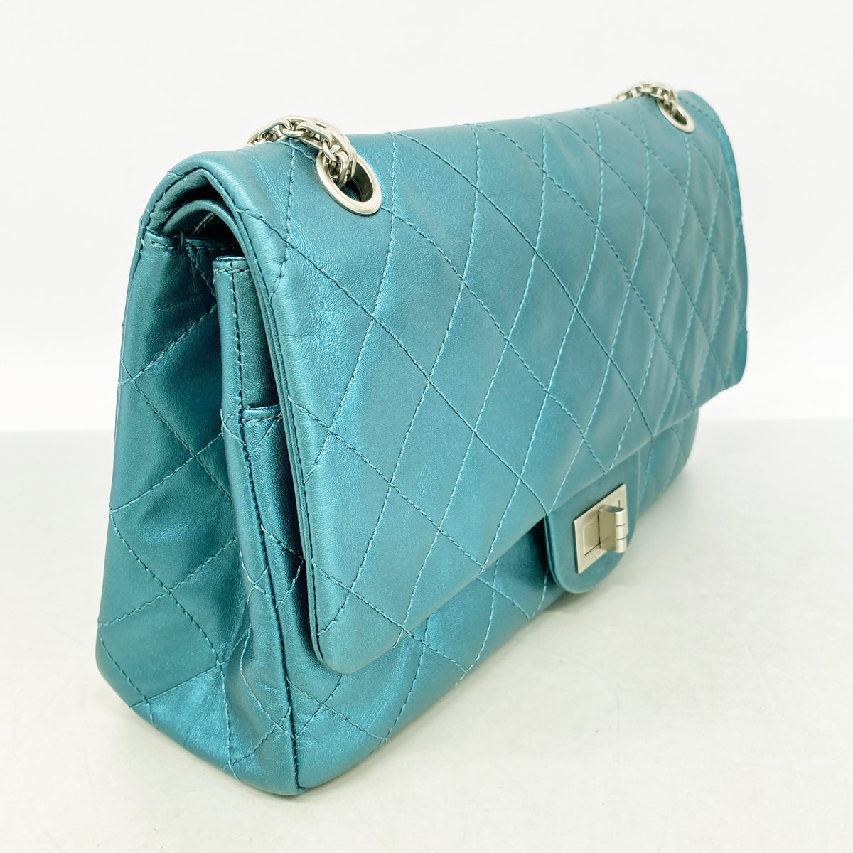 【6ia0176】シャネル ショルダーバッグ 2.55/マトラッセ Wフラップ Wチェーン レザー メタリックブルー シルバー金具【中古】レディース