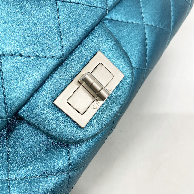 【6ia0176】シャネル ショルダーバッグ 2.55/マトラッセ Wフラップ Wチェーン レザー メタリックブルー シルバー金具【中古】レディース