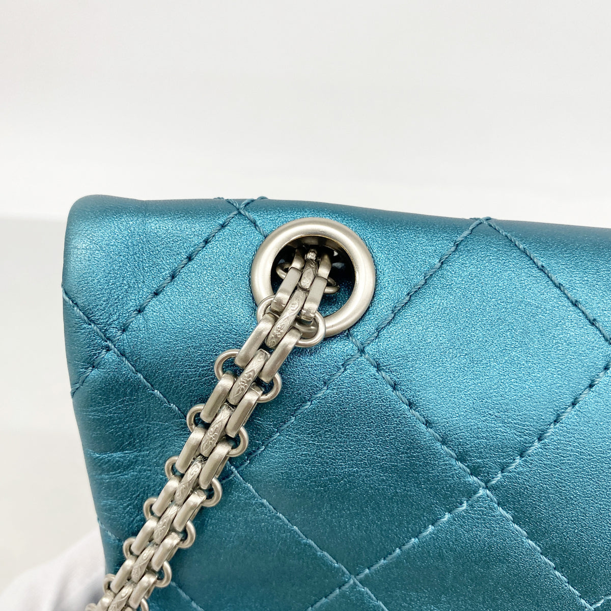 【6ia0176】シャネル ショルダーバッグ 2.55/マトラッセ Wフラップ Wチェーン レザー メタリックブルー シルバー金具【中古】レディース