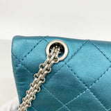 【6ia0176】シャネル ショルダーバッグ 2.55/マトラッセ Wフラップ Wチェーン レザー メタリックブルー シルバー金具【中古】レディース