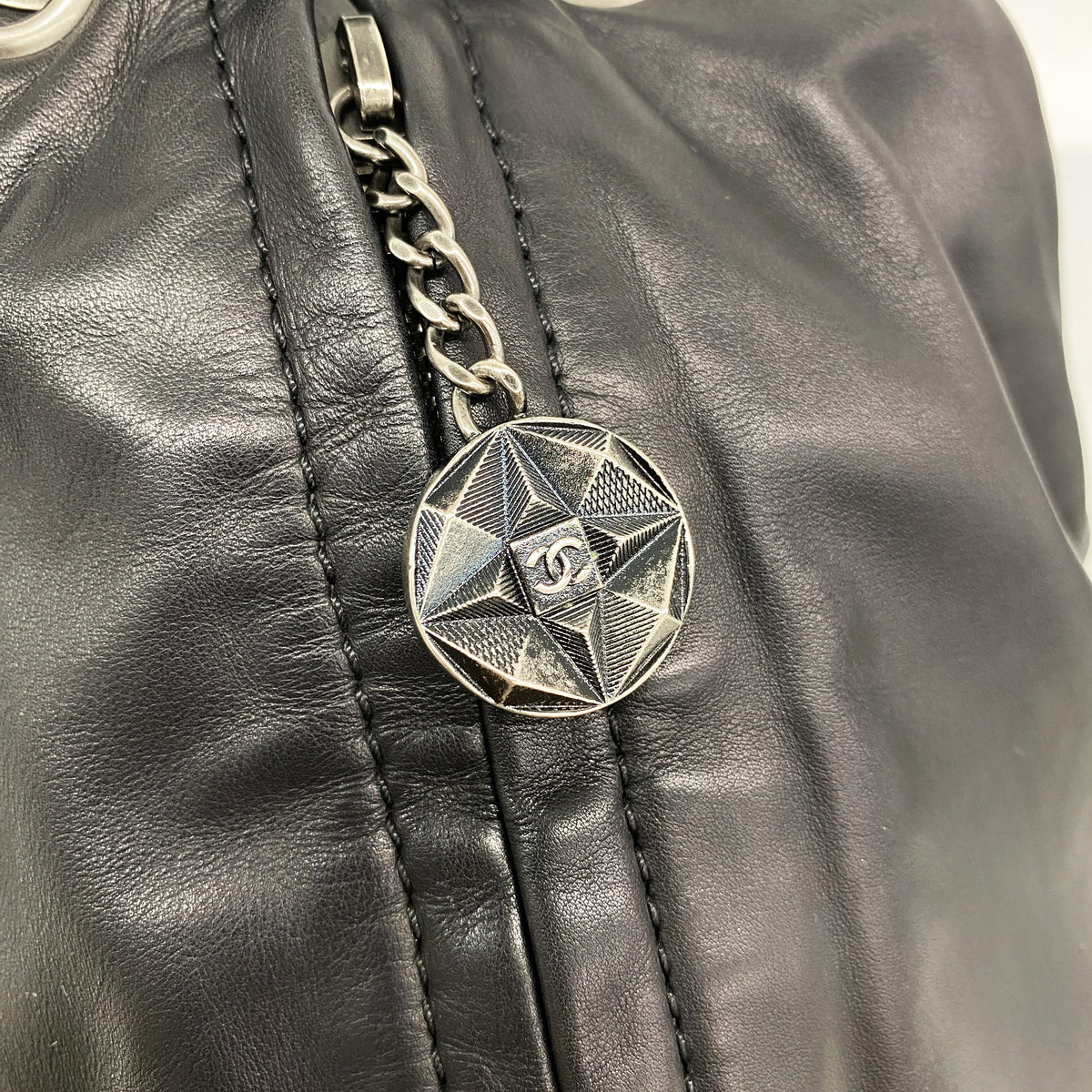 【6ia0177】シャネル リュック・デイパック マトラッセ レザー ブラック シルバー金具【中古】レディース