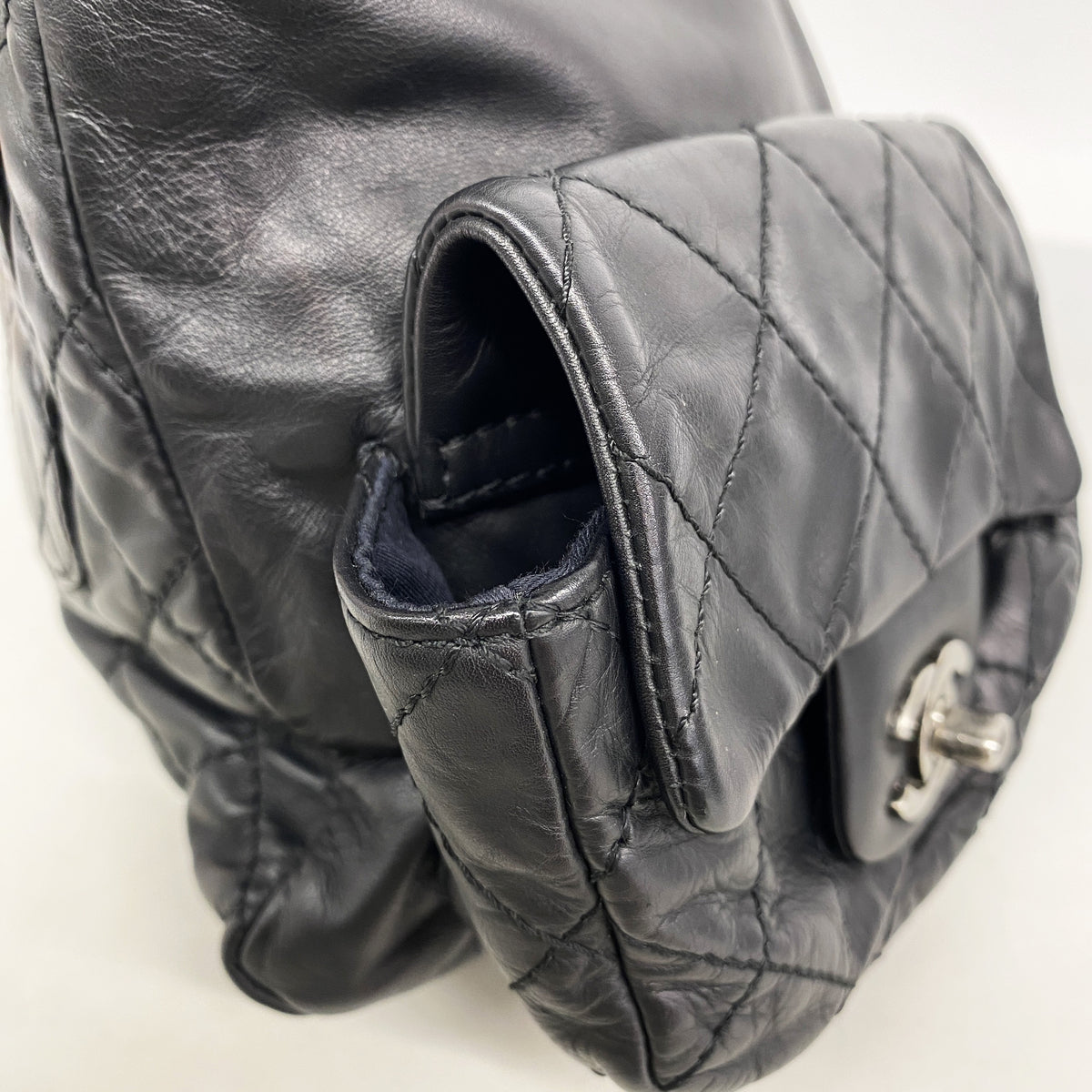 【6ia0177】シャネル リュック・デイパック マトラッセ レザー ブラック シルバー金具【中古】レディース