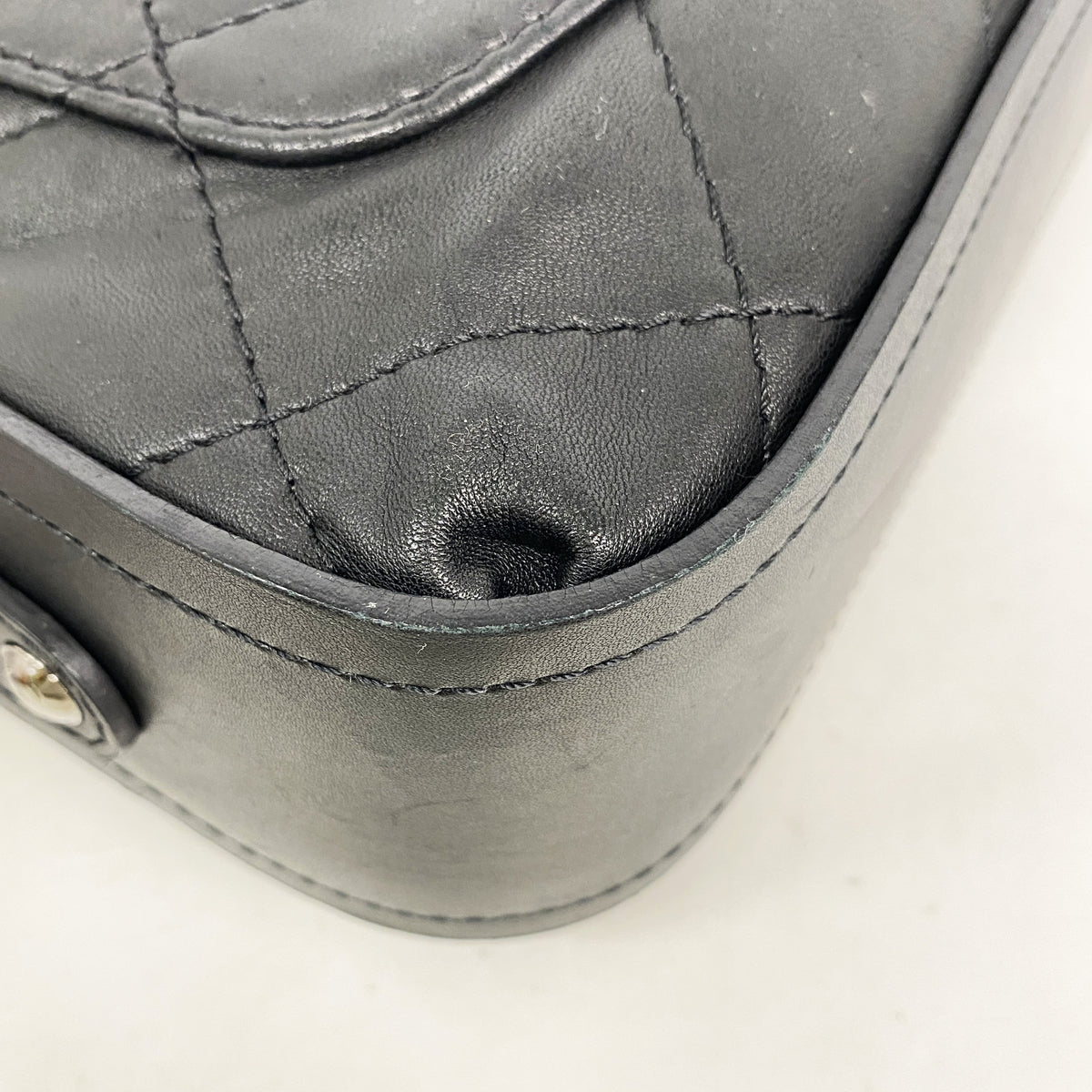 【6ia0182】シャネル ショルダーバッグ マトラッセ Wチェーン レザー ブラック シルバー金具【中古】レディース