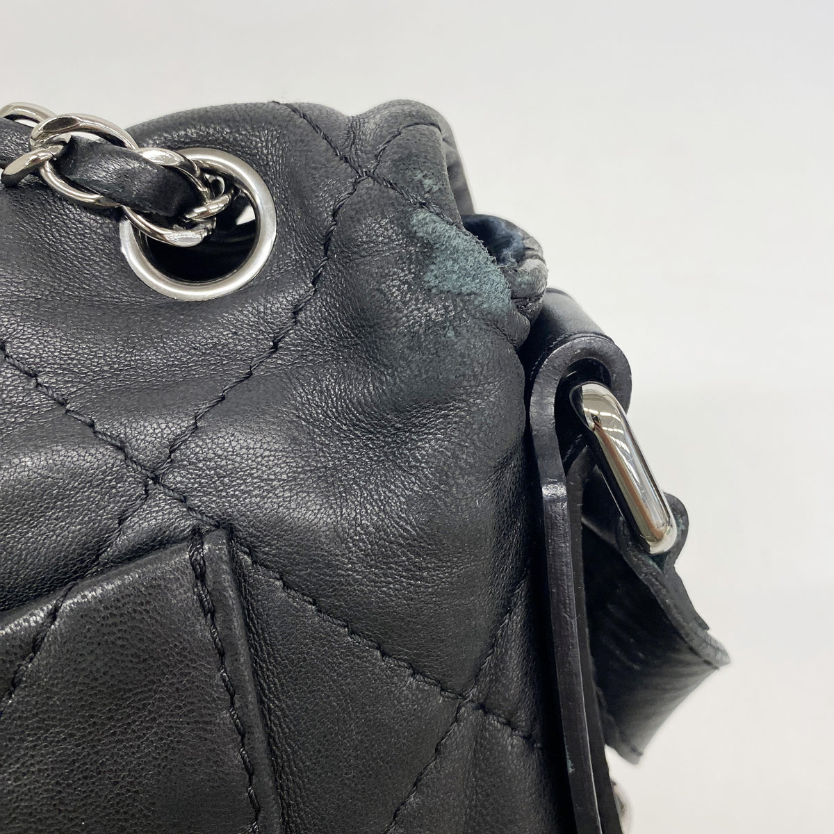 【6ia0182】シャネル ショルダーバッグ マトラッセ Wチェーン レザー ブラック シルバー金具【中古】レディース