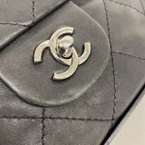 【6ia0182】シャネル ショルダーバッグ マトラッセ Wチェーン レザー ブラック シルバー金具【中古】レディース