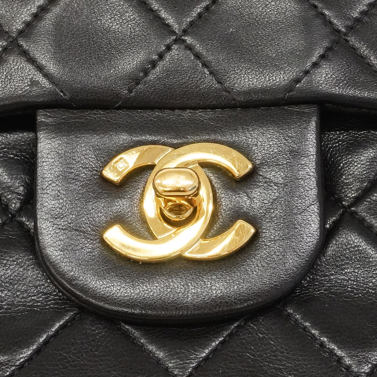 【6ia0192】シャネル ショルダーバッグ マトラッセ Wフラップ Wチェーン ラムスキン ブラック ゴールド金具【中古】レディース