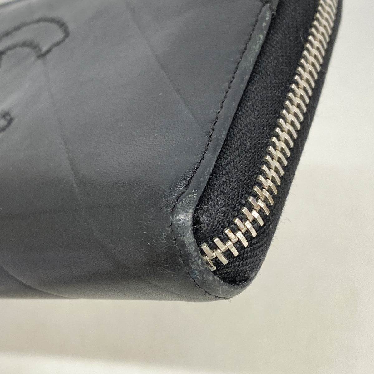 【6ia0232】シャネル 長財布 Vステッチ ラムスキン ブラック シルバー金具【中古】レディース