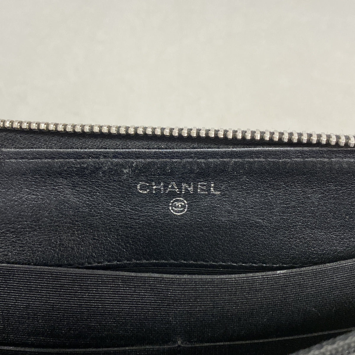 【6ia0232】シャネル 長財布 Vステッチ ラムスキン ブラック シルバー金具【中古】レディース