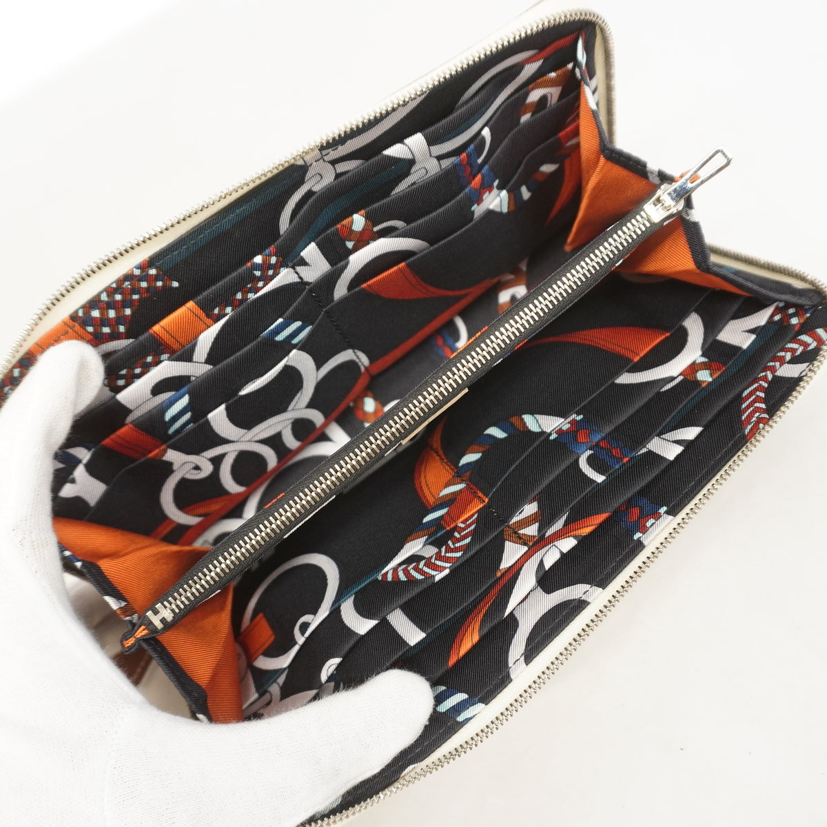 【6ia0251】エルメス 長財布 アザップロングシルクイン ヴォーエプソン クレ シルバー金具 D刻印【中古】メンズ レディース ユニセックス