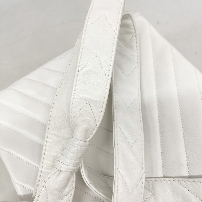 【6ia0273】シャネル ショルダーバッグ Vステッチ ラムスキン ホワイト ゴールド金具【中古】レディース