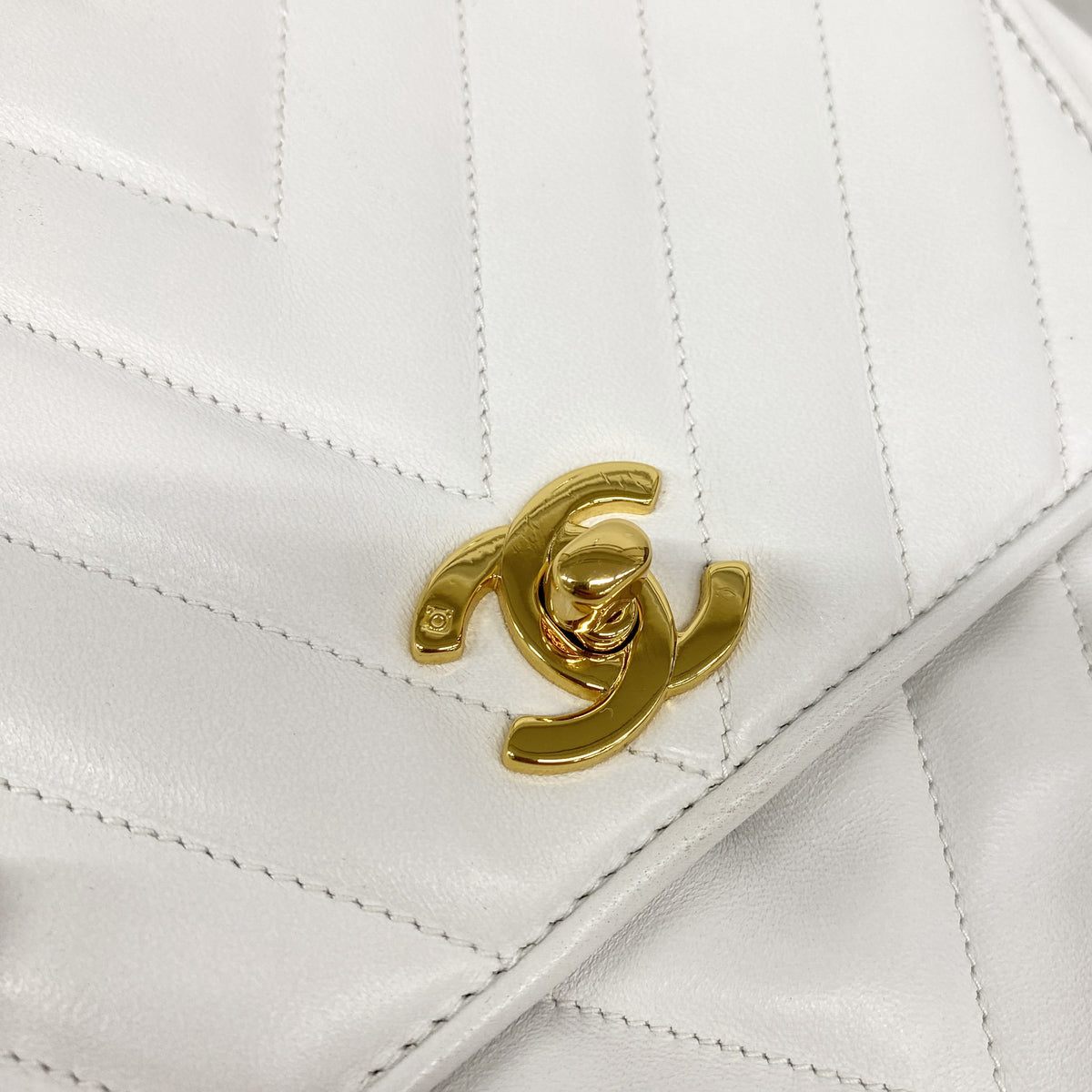 【6ia0273】シャネル ショルダーバッグ Vステッチ ラムスキン ホワイト ゴールド金具【中古】レディース