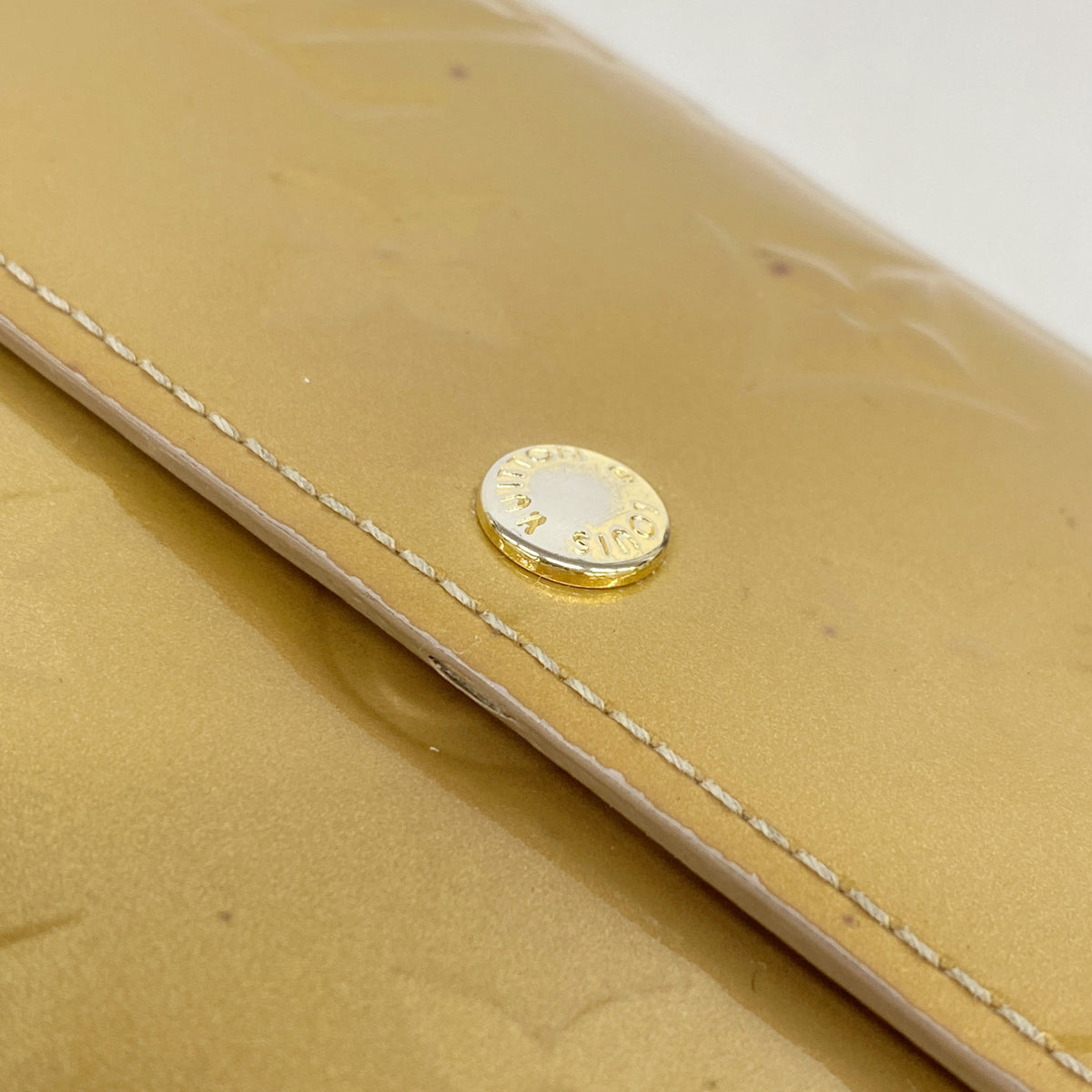【6ia0344】ルイヴィトン 長財布 ヴェルニ ポルトフォイユサラ M91764 ベージュプードル【中古】レディース