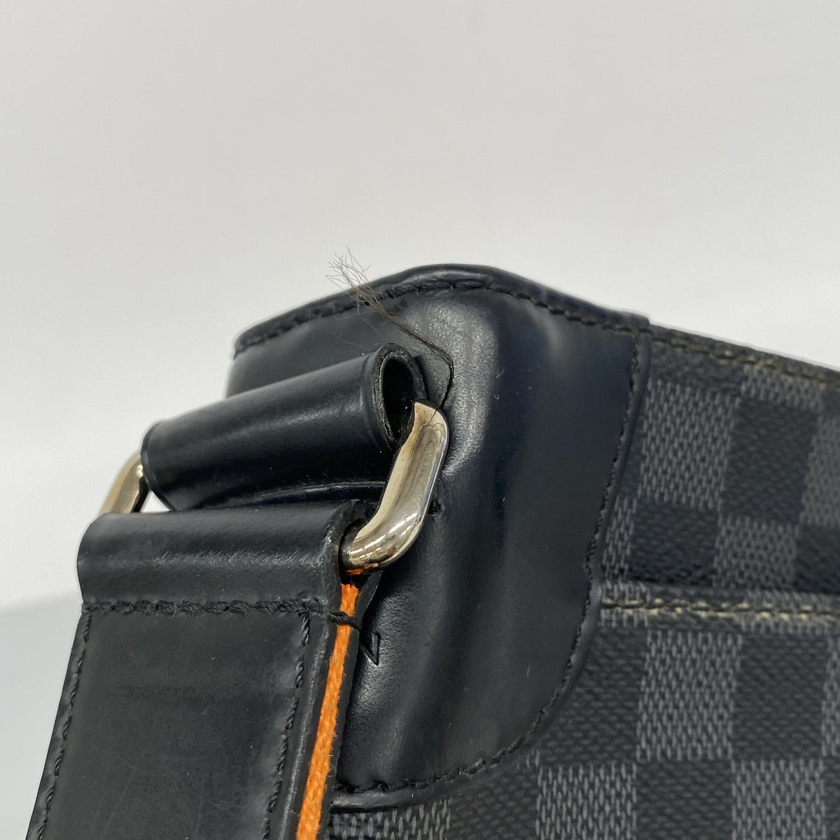 【6ia0358】ルイヴィトン ショルダーバッグ ダミエ・グラフィット ディストリクトPM NM N42405 ブラック オレンジ【中古】メンズ