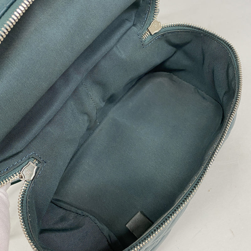 【6ia0363】シャネル リュック・デイパック マトラッセ ラムスキン ビニール グリーン シルバー金具【中古】レディース