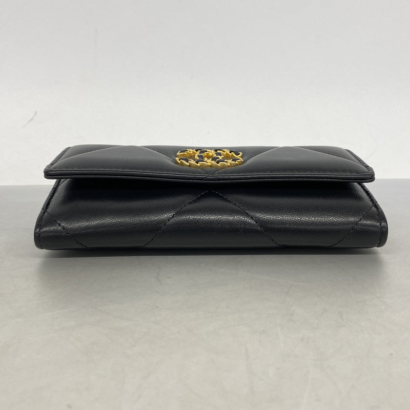 【6ia0448】シャネル 財布 シャネル19 ラムスキン ブラック ゴールド金具【中古】レディース