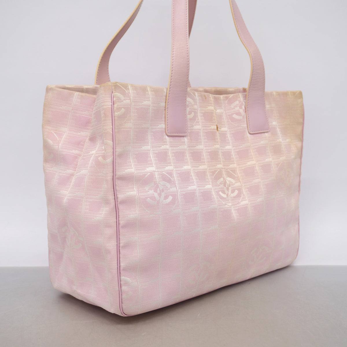 【6ia0498】シャネル トートバッグ ニュートラベル ナイロン ピンク シャンパンゴールド金具【中古】レディース