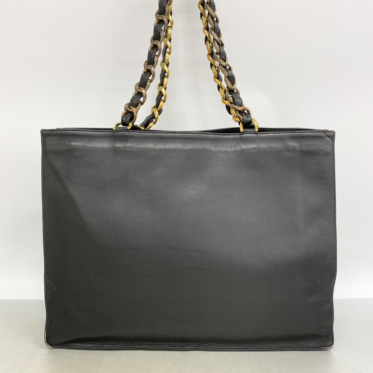 【6ia0499】シャネル チェーントート ラムスキン ブラック ゴールド金具【中古】レディース