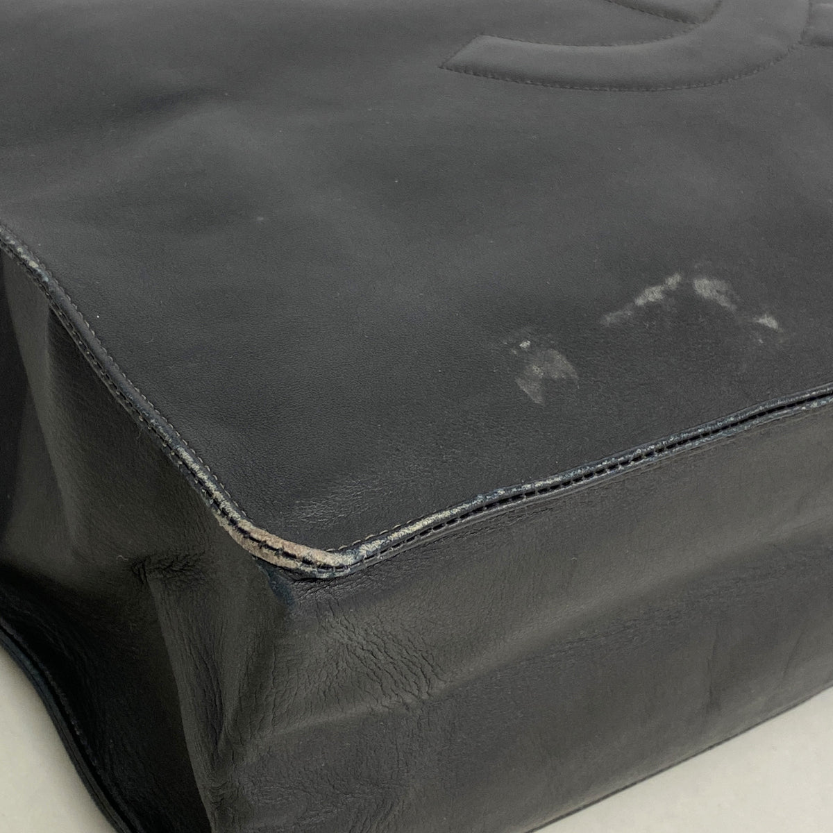 【6ia0499】シャネル チェーントート ラムスキン ブラック ゴールド金具【中古】レディース