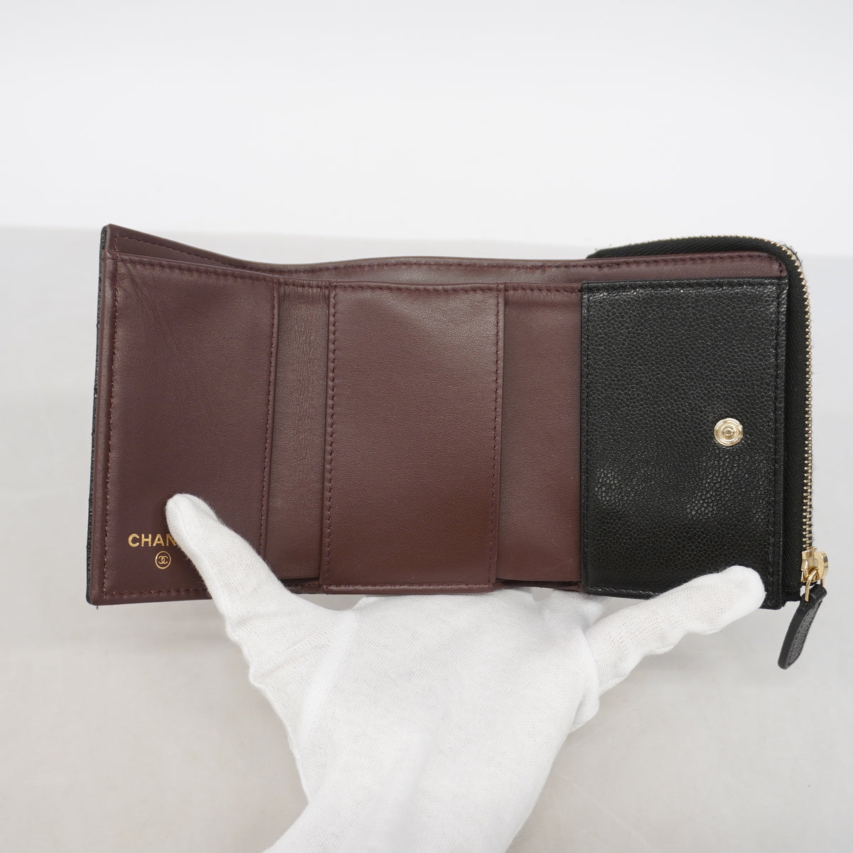 【6ia0546-k】シャネル 三つ折り財布 マトラッセ キャビアスキン ブラック シャンパンゴールド金具【中古】レディース