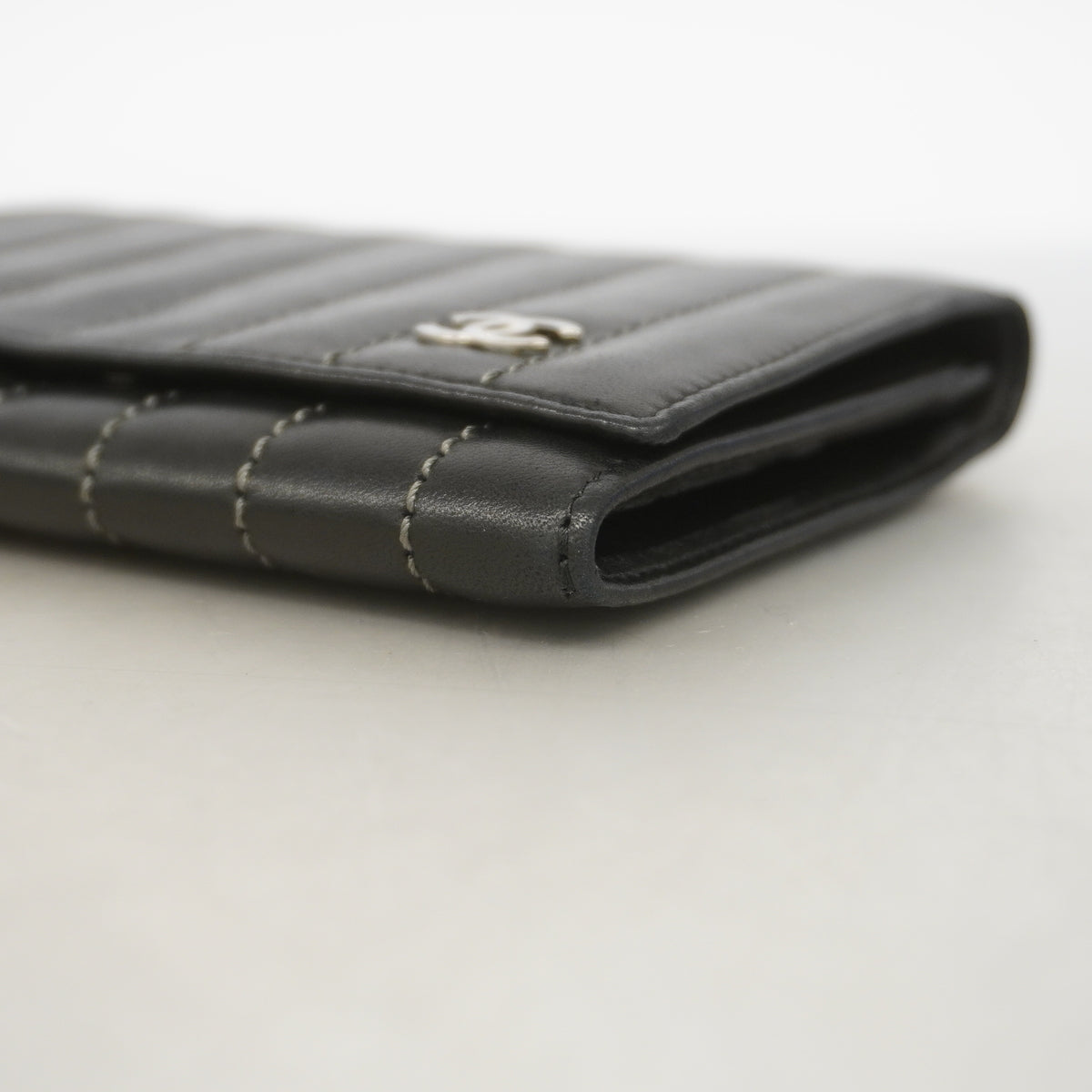 【6ia0558】シャネル 財布 マドモアゼル ラムスキン ブラック シルバー金具【中古】レディース