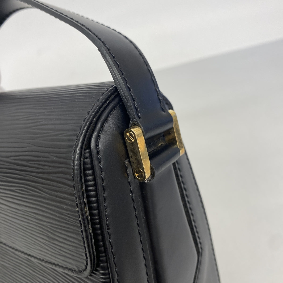 【6ia0584】ルイヴィトン ショルダーバッグ エピ ビュシ M52202 ノワール【中古】レディース