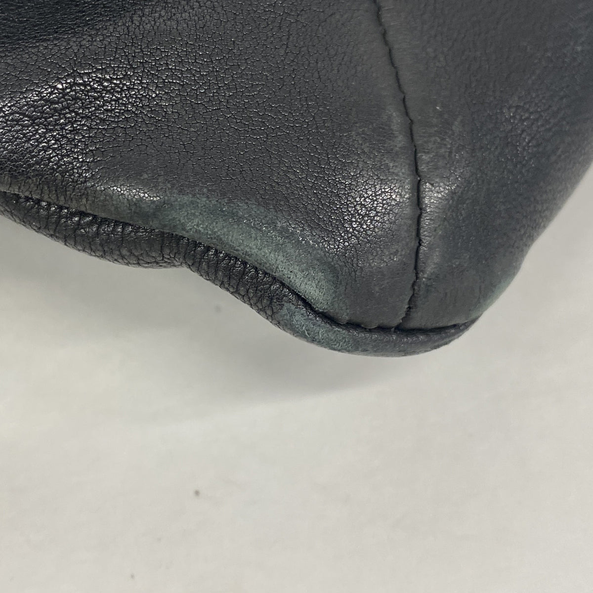【6ia0587】シャネル ショルダーバッグ Wチェーン レザー ブラック シルバー金具【中古】レディース
