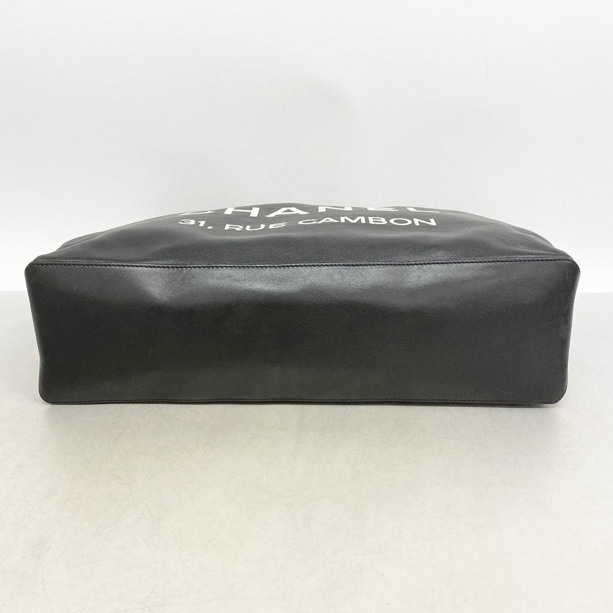 【6ia0605-k】シャネル トートバッグ エッセンシャル レザー ブラック シルバー金具【中古】レディース