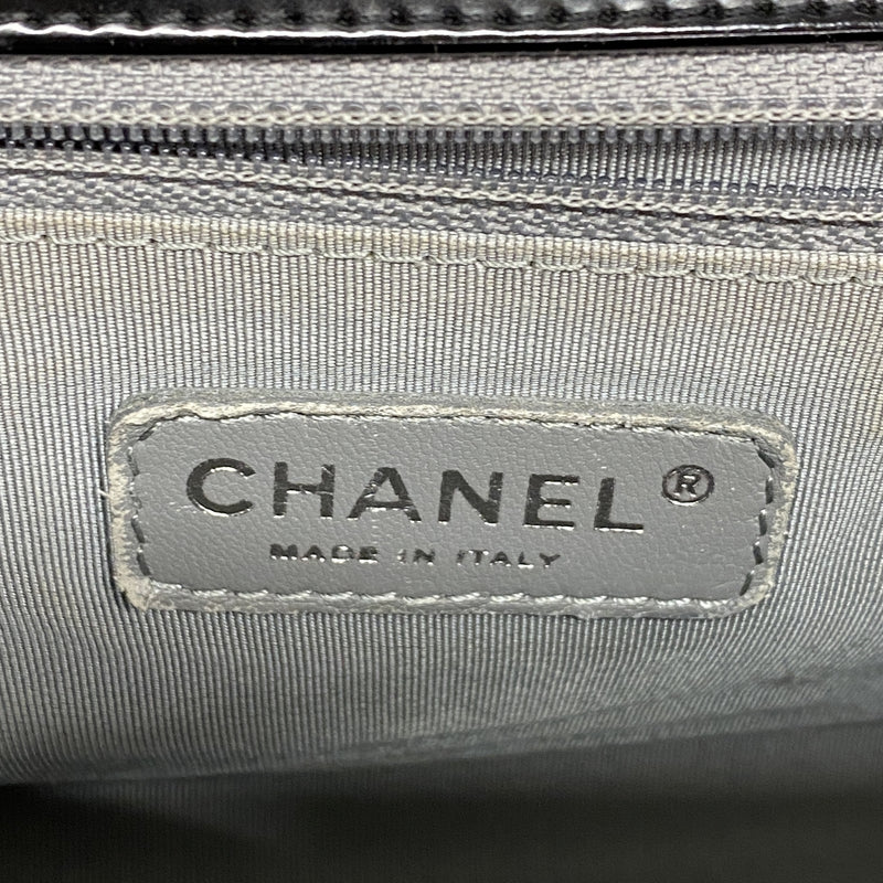 【6ia0607-k】シャネル ショルダーバッグ ボーイシャネル チェーンショルダー レザー ブラック シルバー金具【中古】レディース
