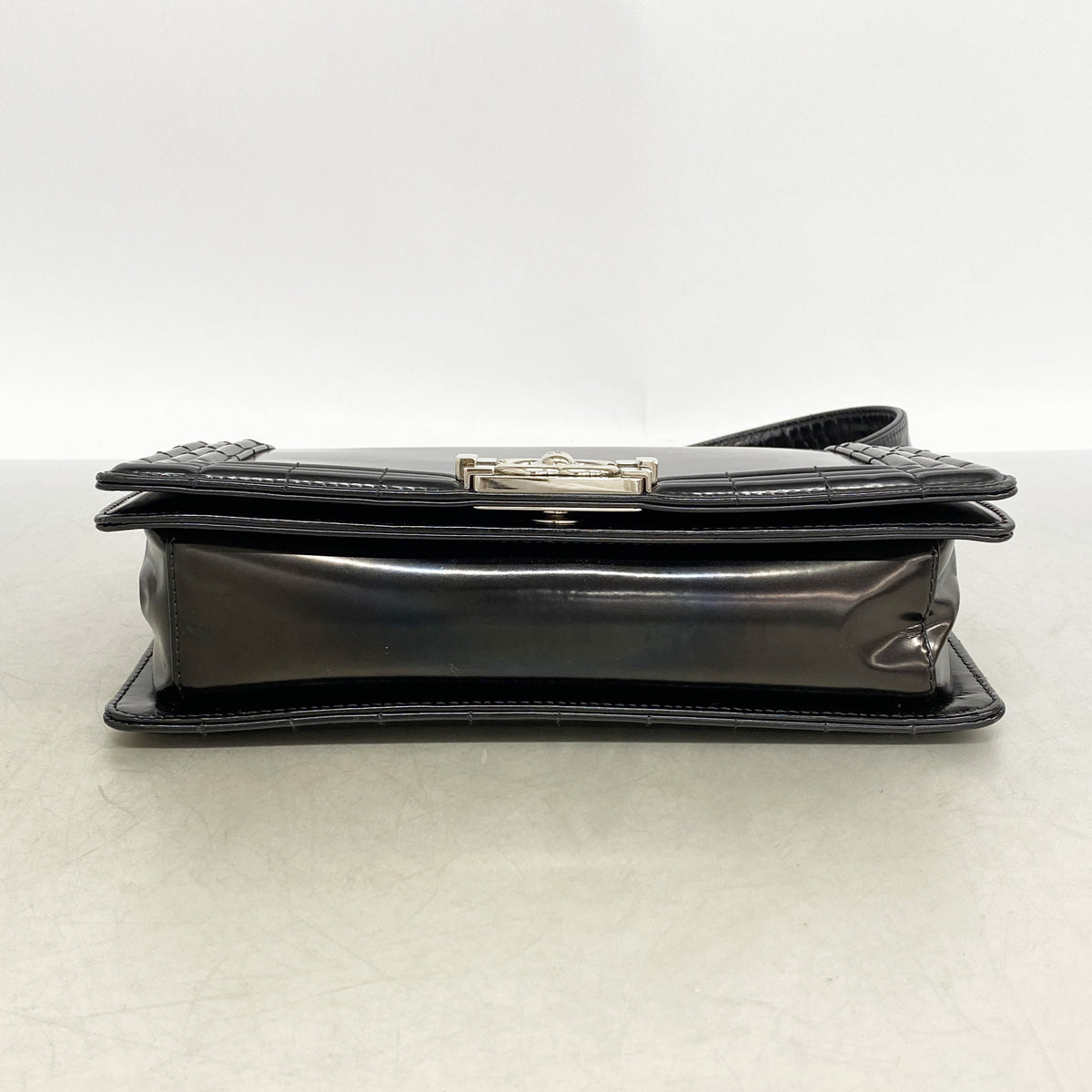 【6ia0607-k】シャネル ショルダーバッグ ボーイシャネル チェーンショルダー レザー ブラック シルバー金具【中古】レディース