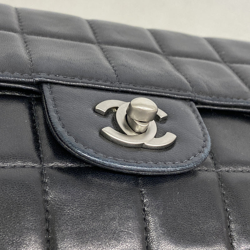 【6ia0609-k】シャネル ショルダーバッグ チョコバー チェーンショルダー ラムスキン ブラック シルバー金具【中古】レディース