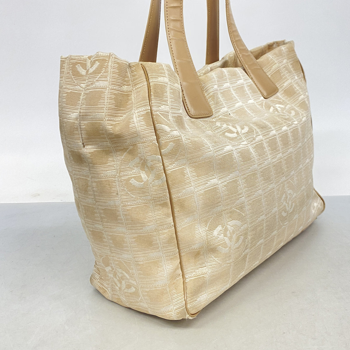 【6ia0634】シャネル トートバッグ ニュートラベル ナイロン ベージュ シャンパンゴールド金具【中古】レディース